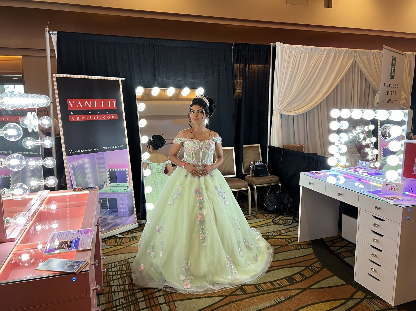 VANITII Vanity Desk Quinceañera celebration gift