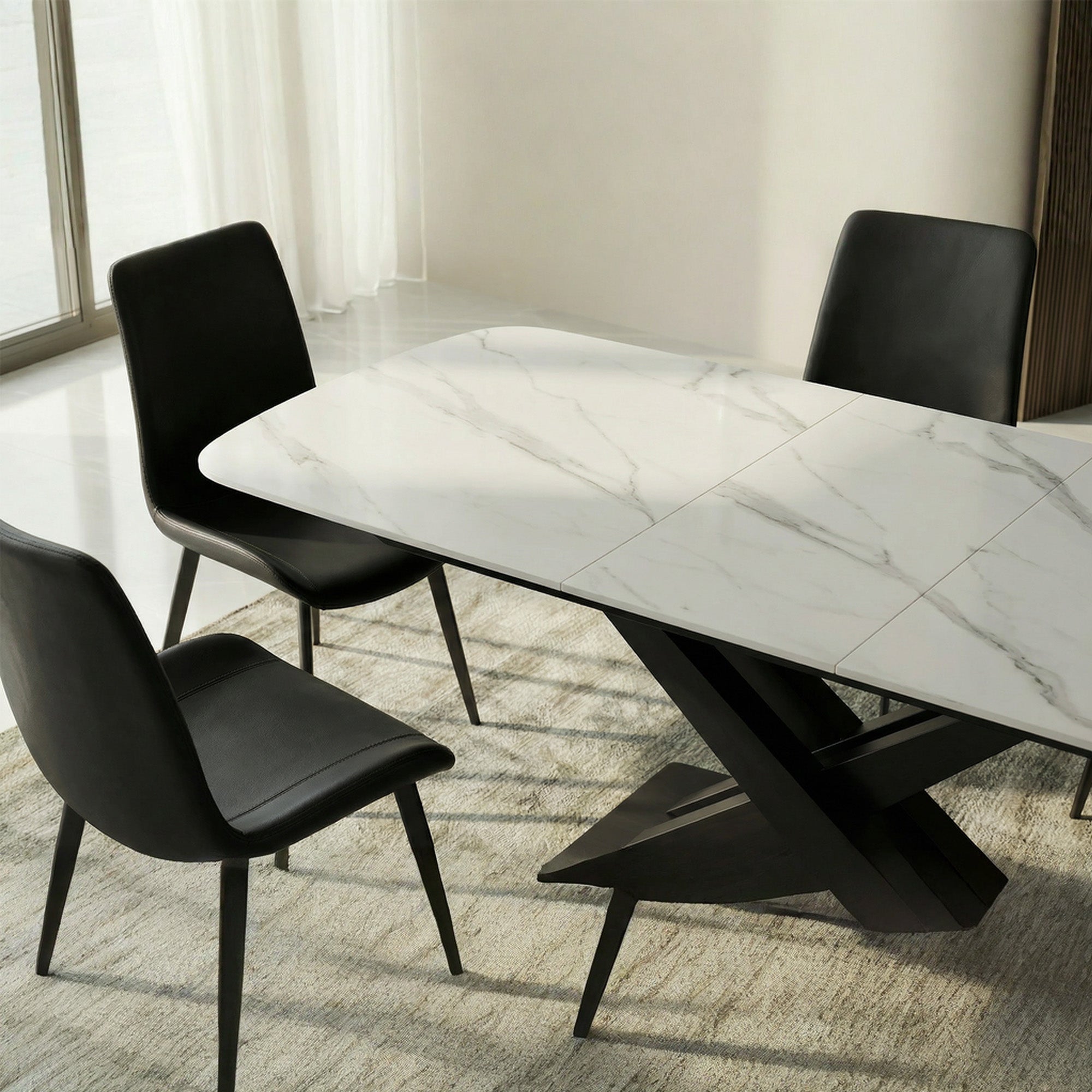 Extendable dining table with sintered stone top