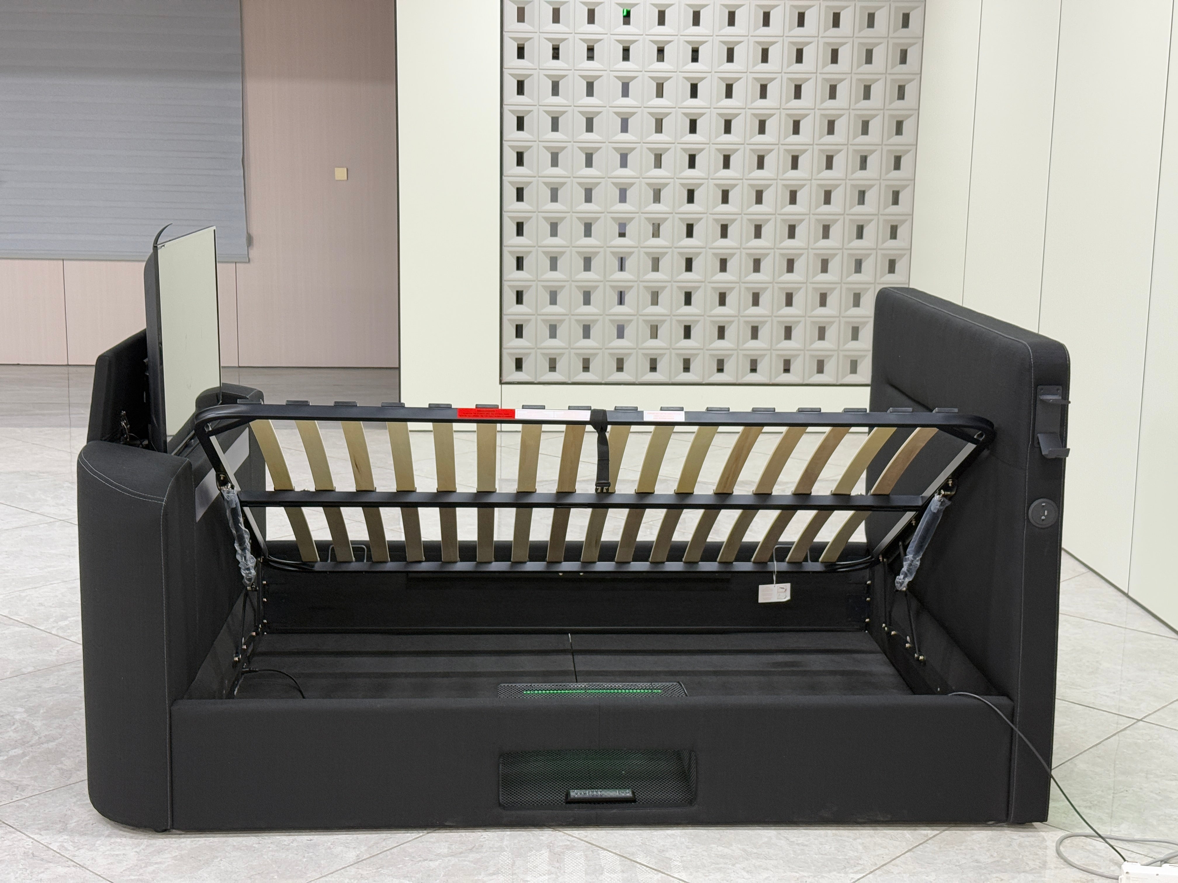 Smart Comfort Tech Queen Bed
