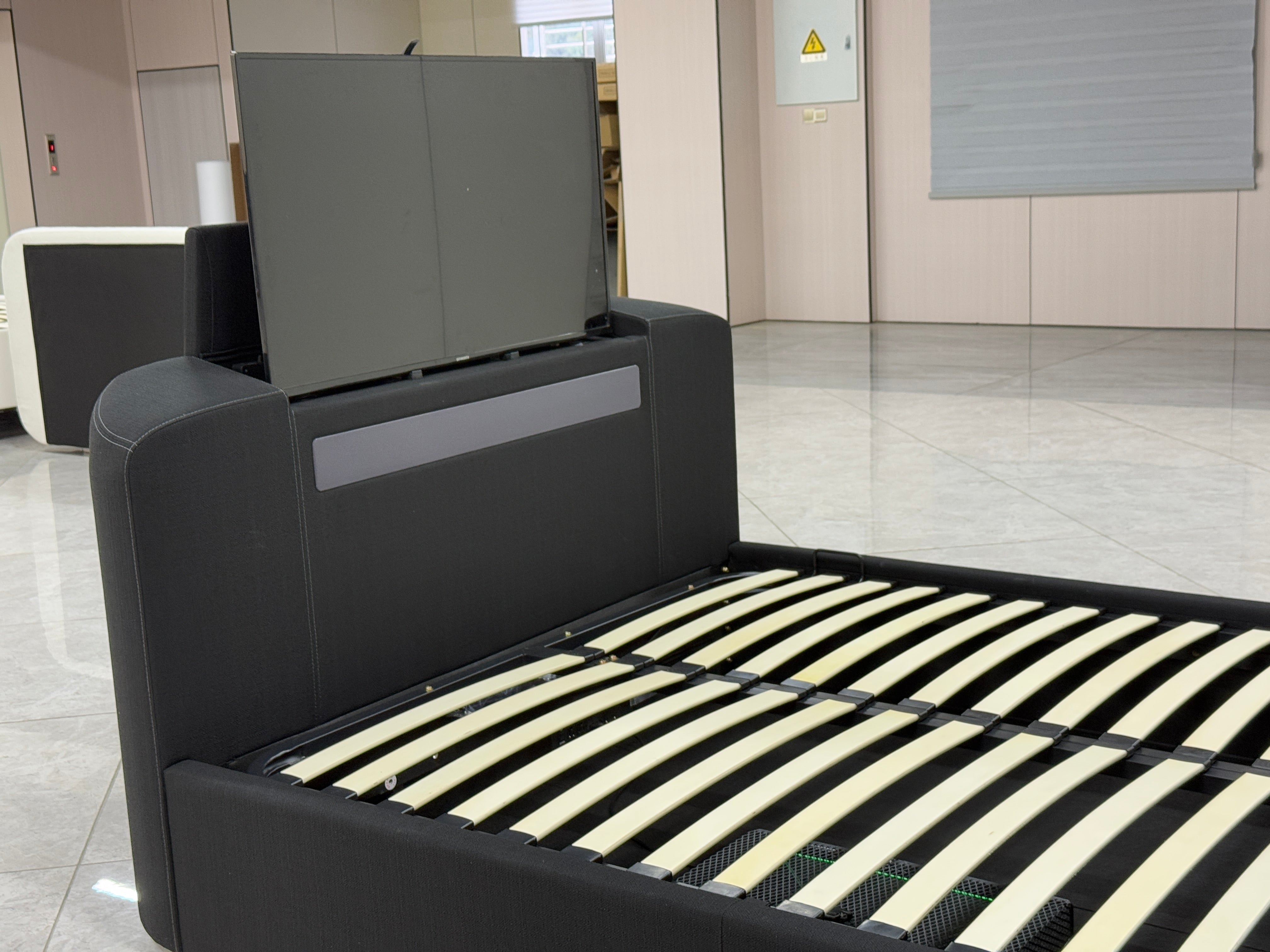 Smart Comfort Tech Queen Bed