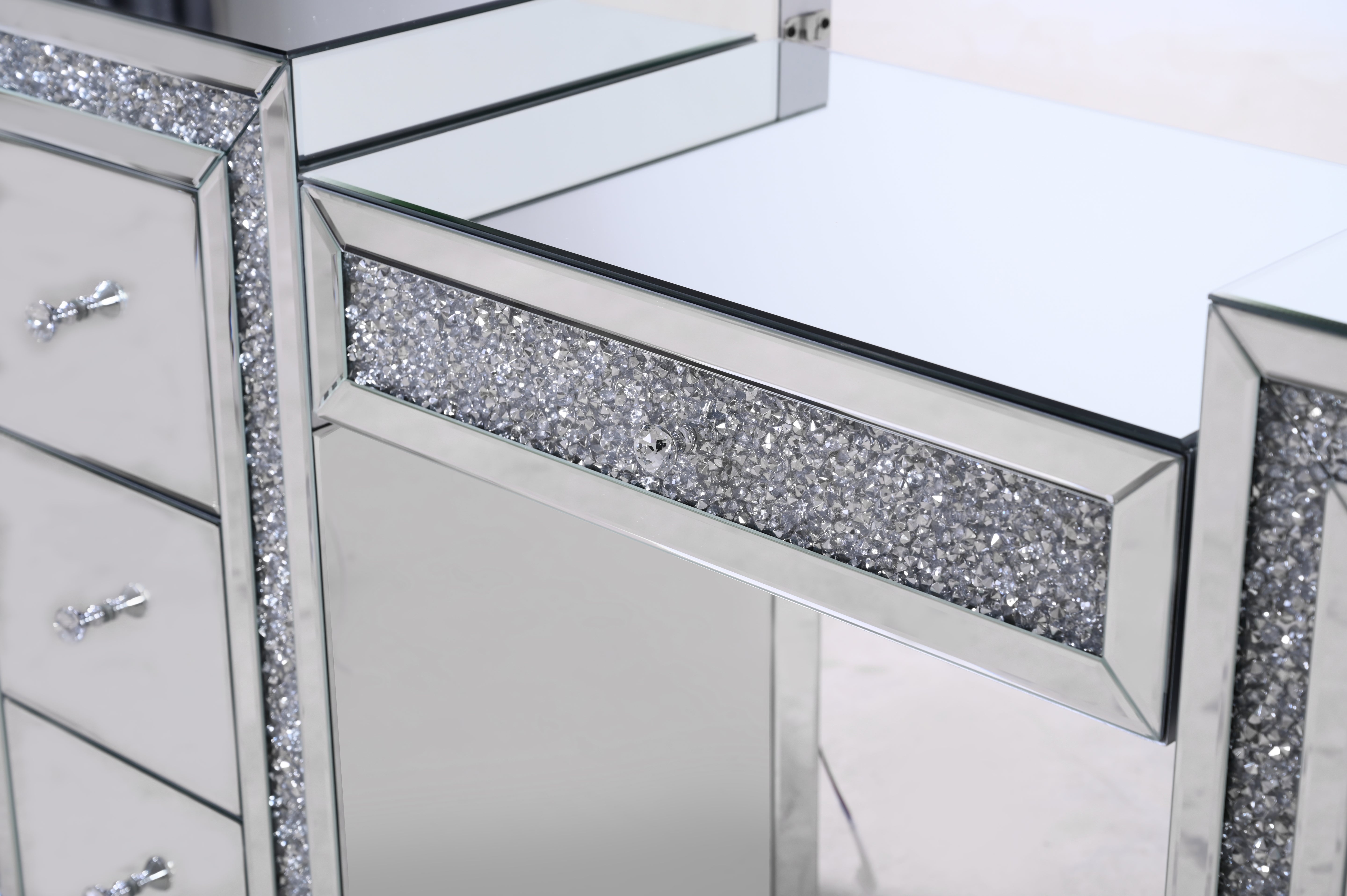 VANITII Mirrored Vanity With LED Lights