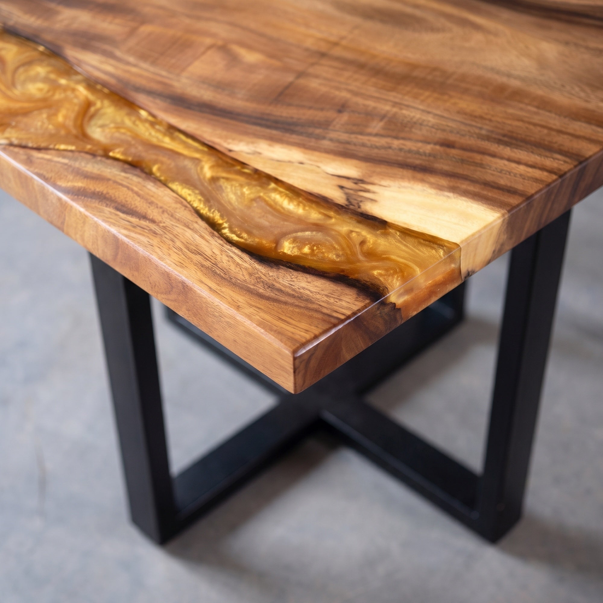 C1149 Walnut Resin Table