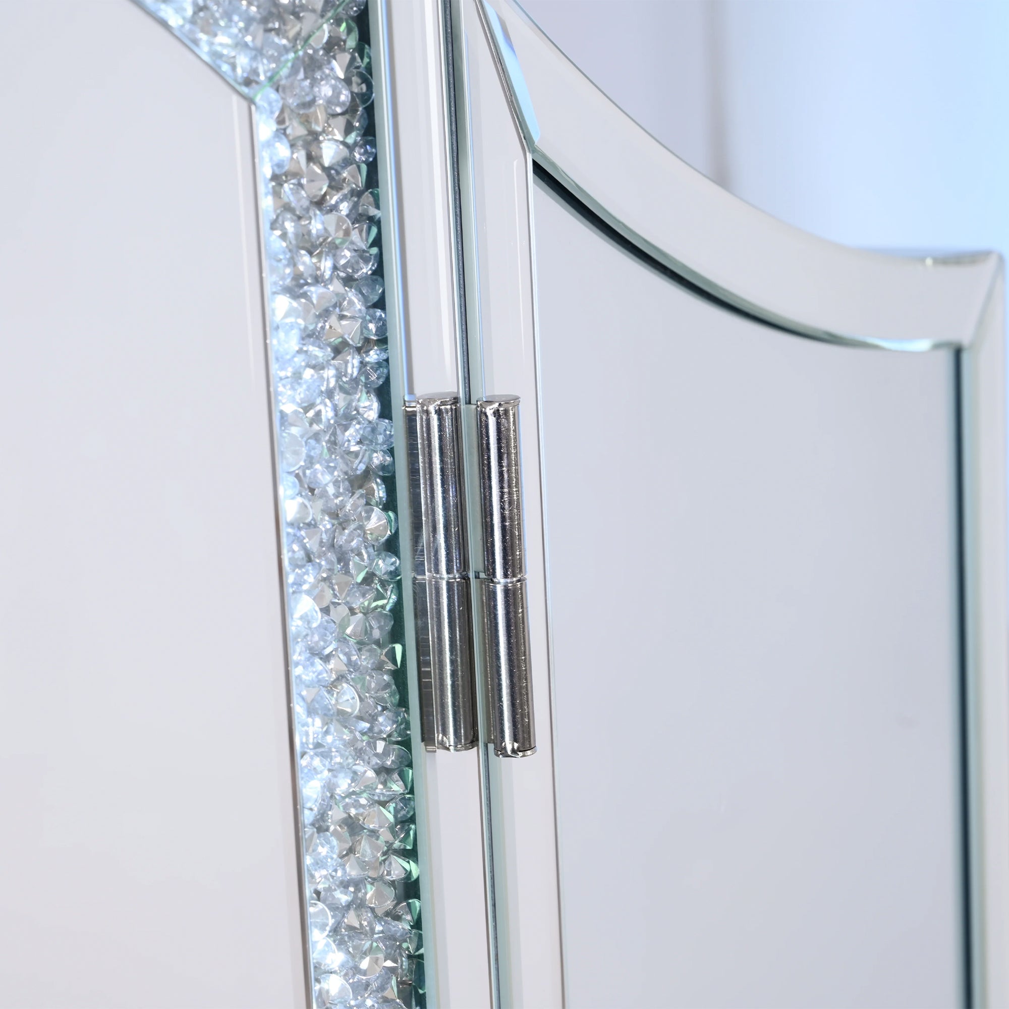 VANITII Mirrored Vanity With LED Lights