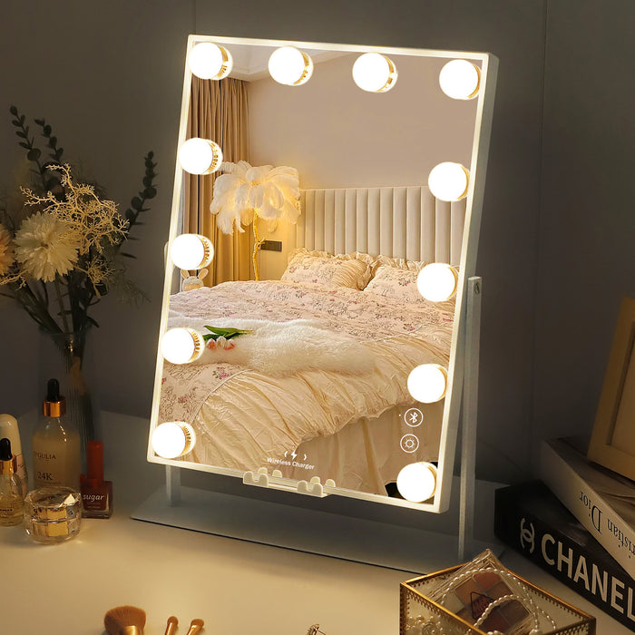 mirrored furniture at vanitii