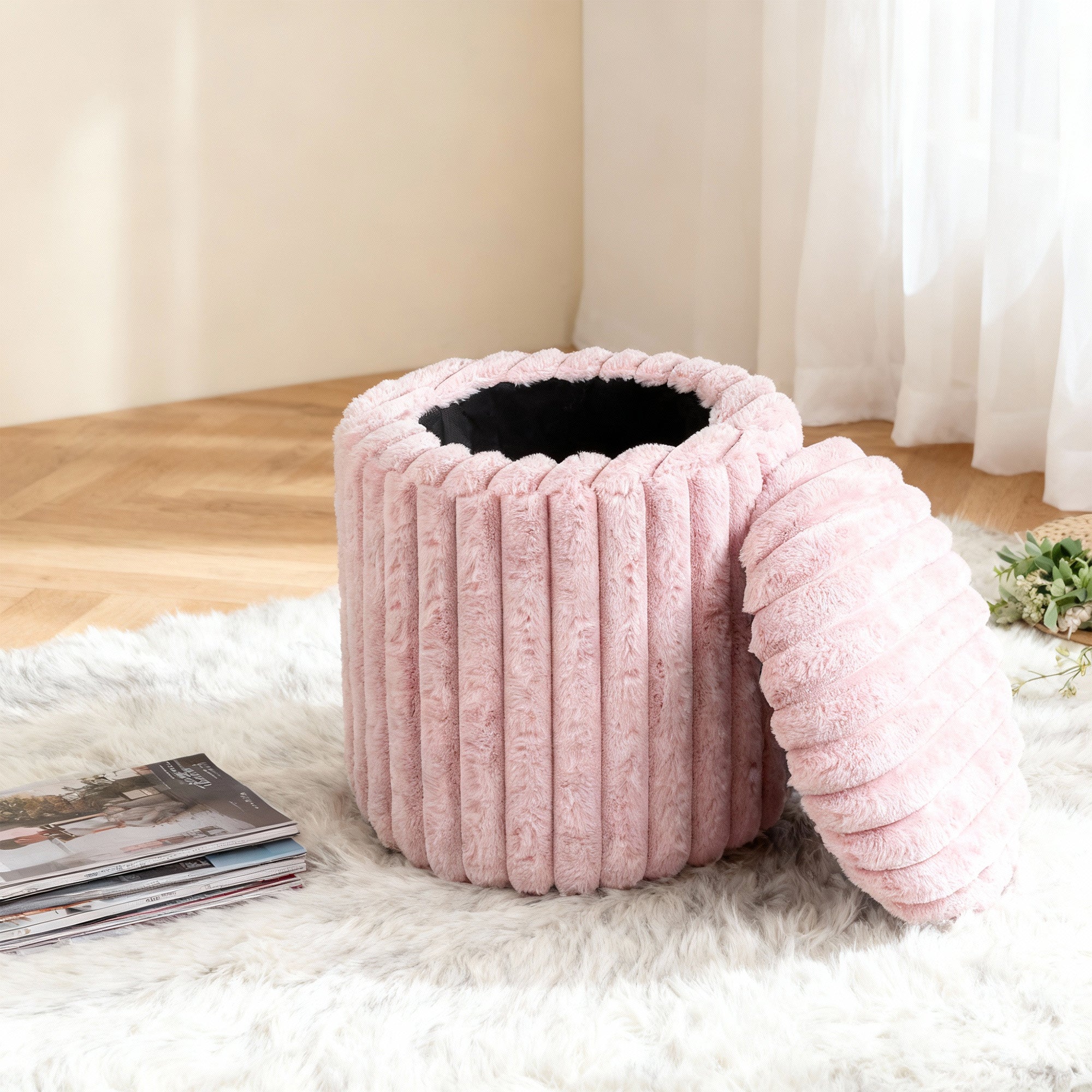 Open the top of the stool to store items.
It is placed in the bedroom,being both beautiful and practical.