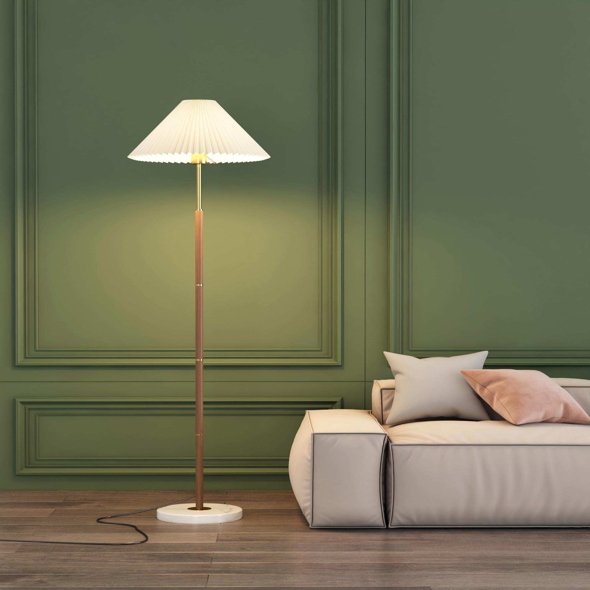Wood & Gold Pleated Floor Lamp – retro-chic standing light, fits modern or mid-century spaces.